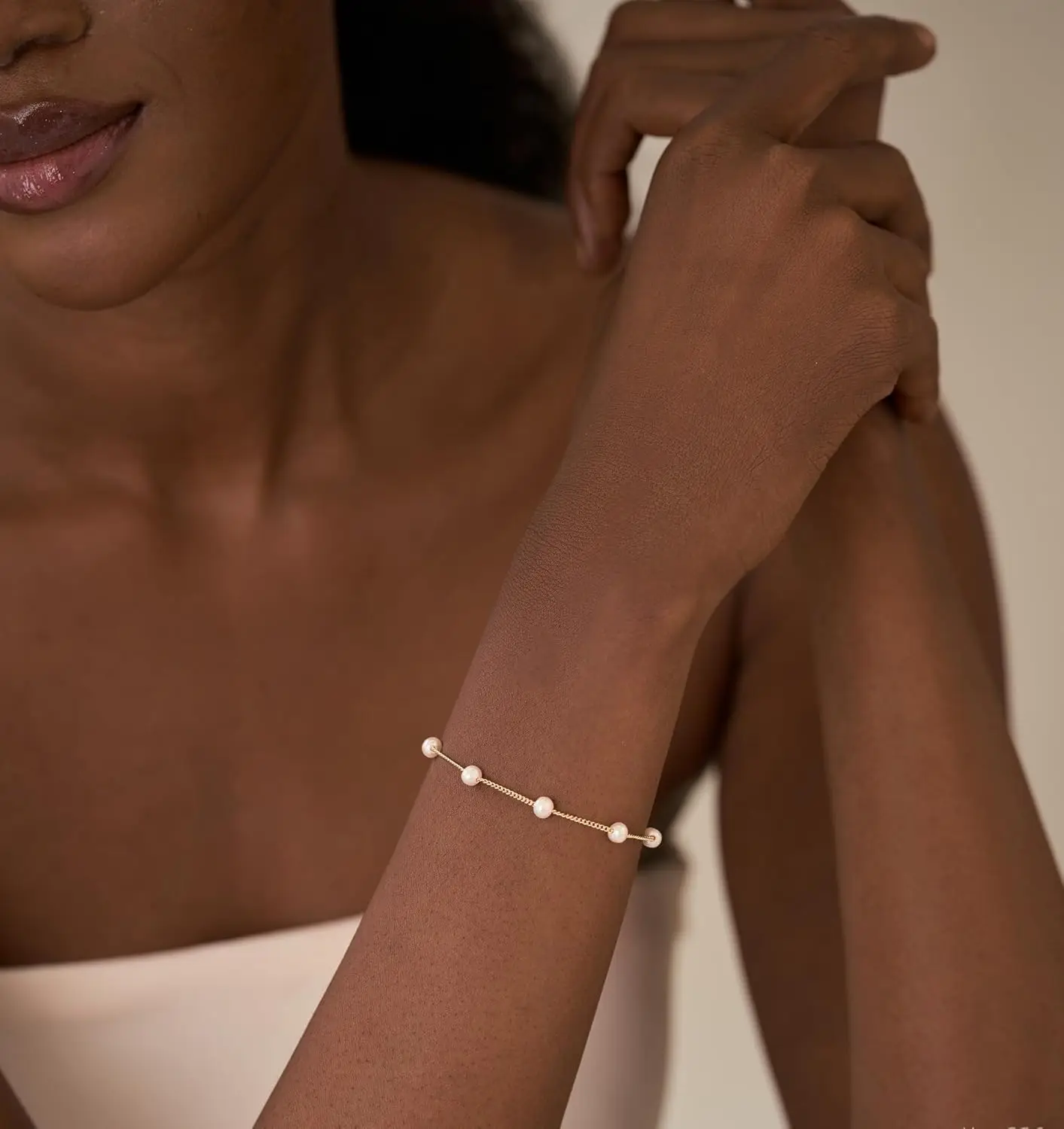 2pc Dainty Pearl & Gold Chain Bracelet Set - Image 2