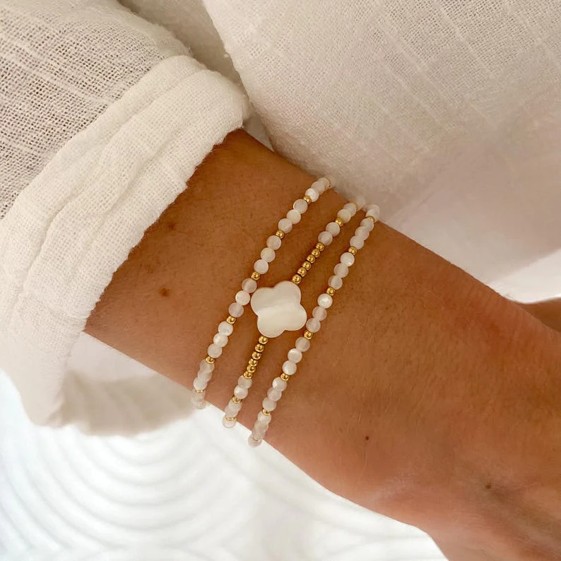 Clover Shell Bead Bracelet