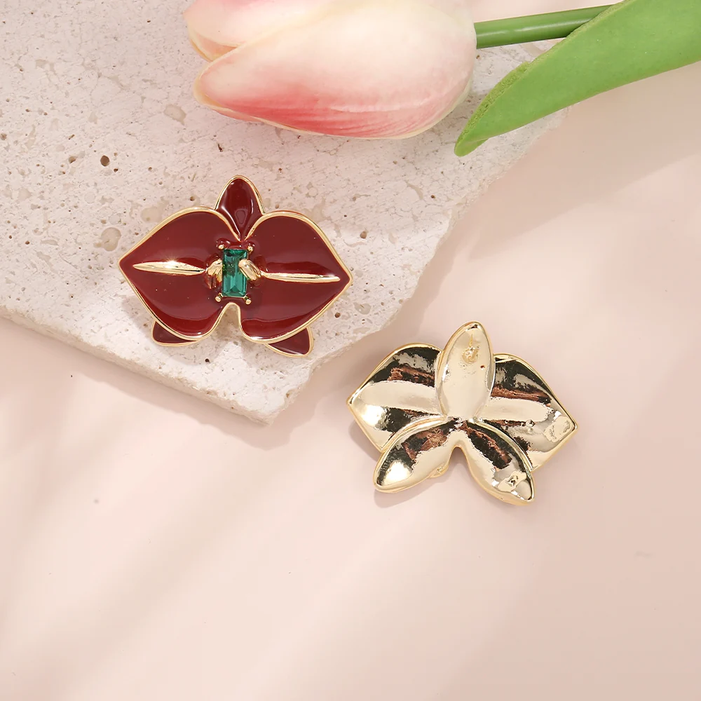 Emerald Center Floral Stud Earrings - Image 3