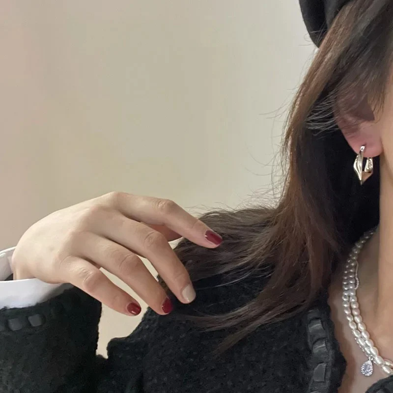 Irregular Wavy Hoop Earrings - Image 5